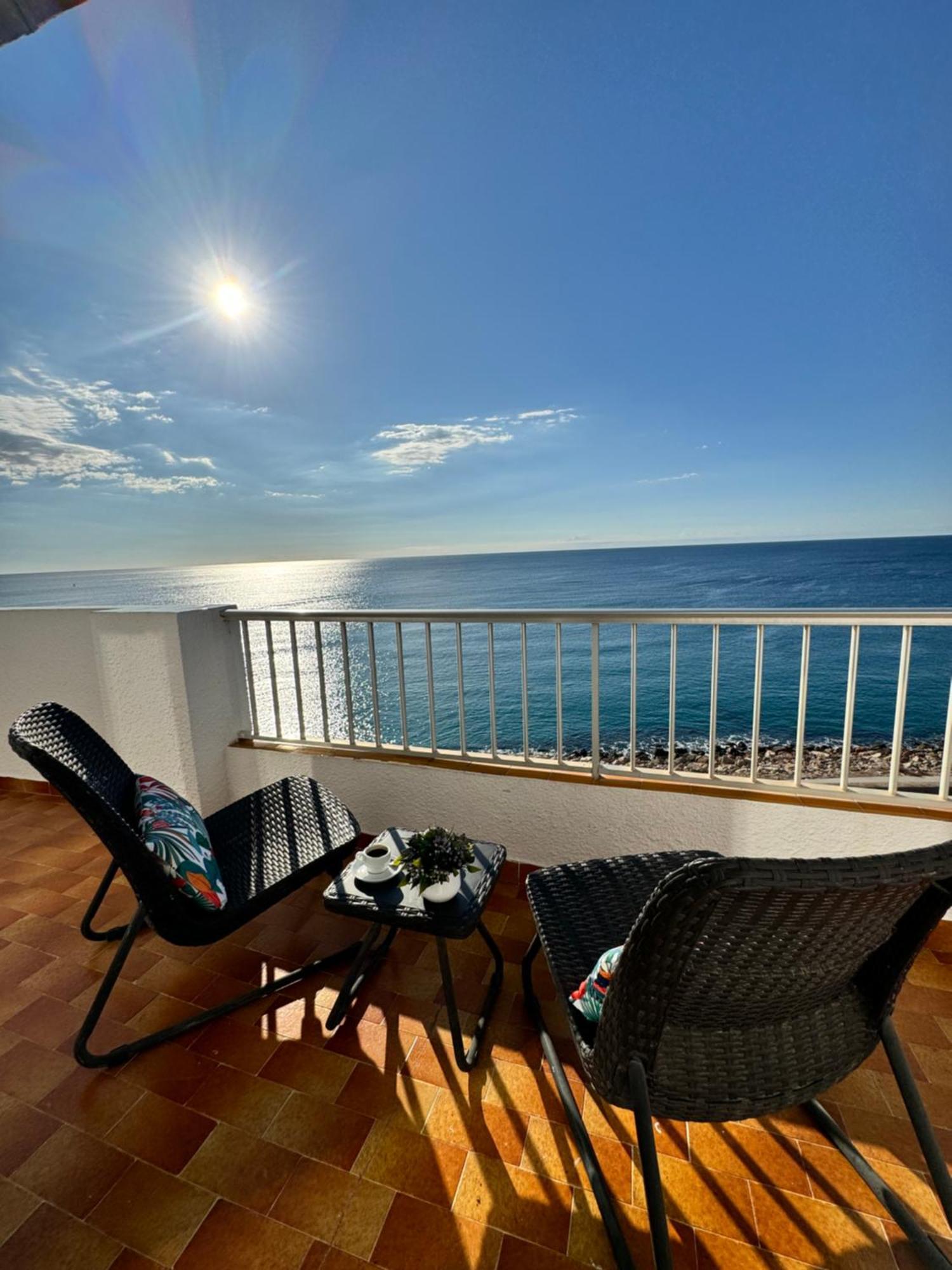 Charming Sea Front 3 Bedroom Apartment - Incredible Views! لاميتّيا ذي مار المظهر الخارجي الصورة
