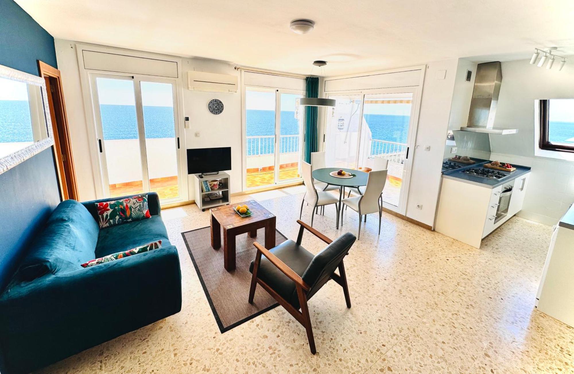 Charming Sea Front 3 Bedroom Apartment - Incredible Views! لاميتّيا ذي مار المظهر الخارجي الصورة