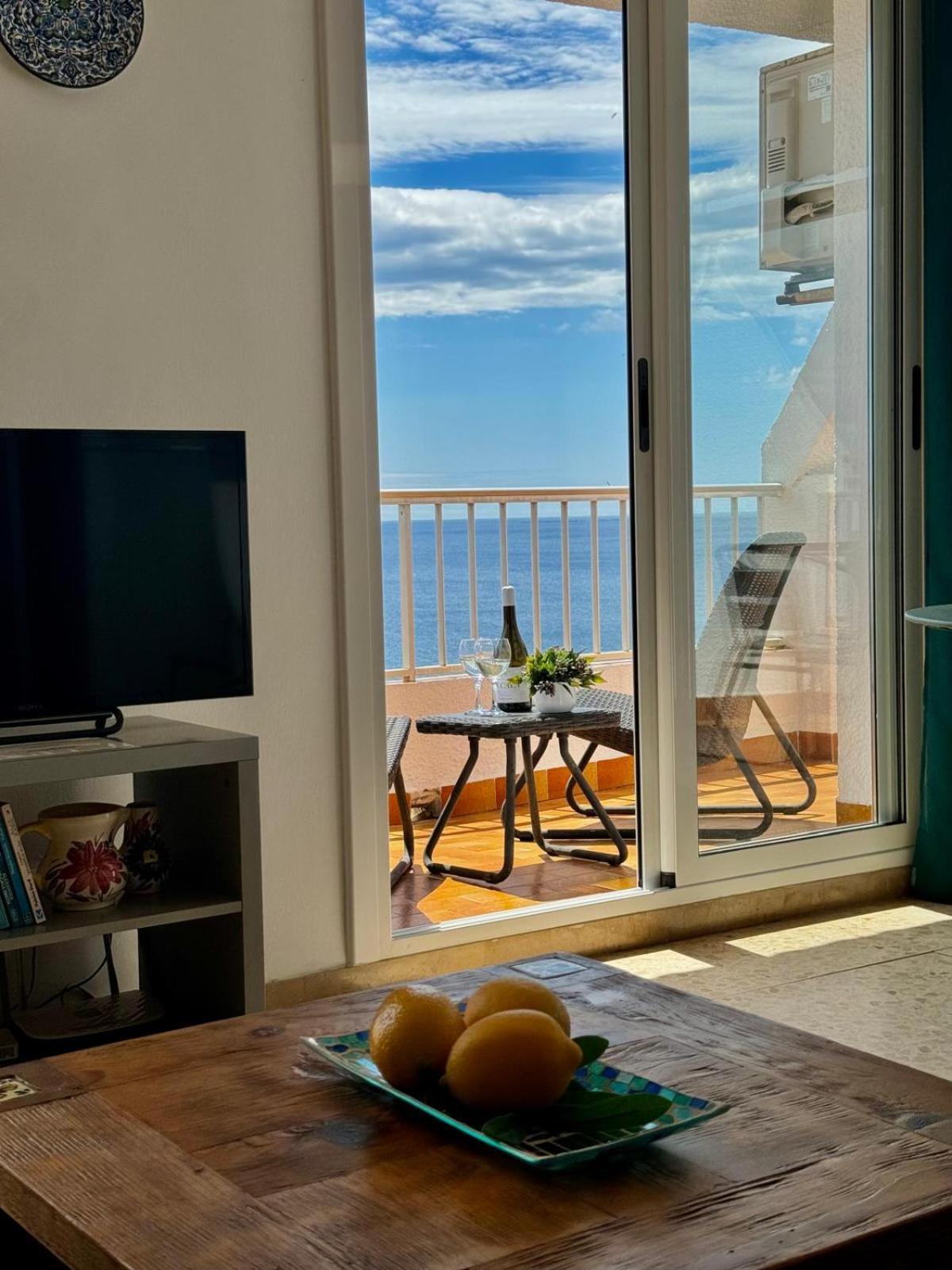 Charming Sea Front 3 Bedroom Apartment - Incredible Views! لاميتّيا ذي مار المظهر الخارجي الصورة